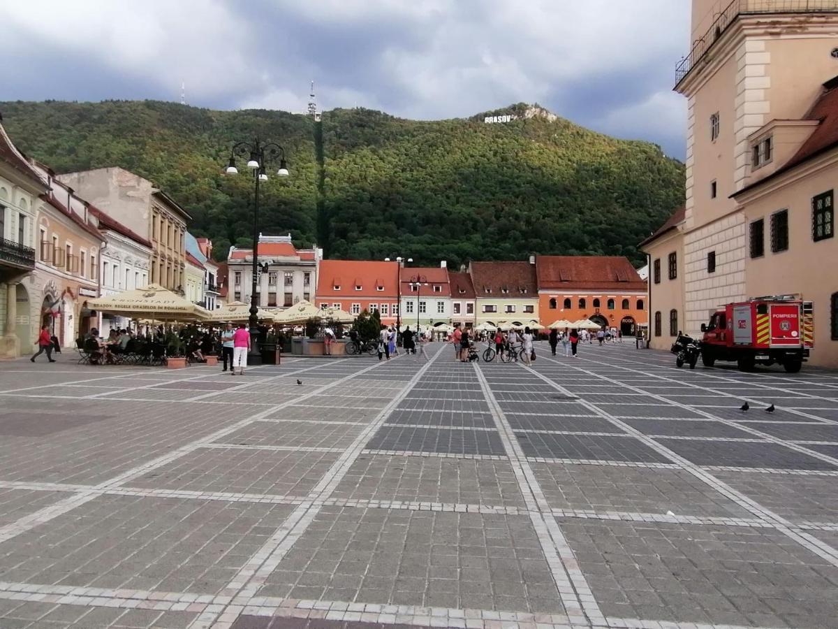 4 Rooms Piata Sfatului Brasov Exterior photo